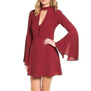 NWT 🆕 Socialite Harper Bell Sleeve Choker Dress